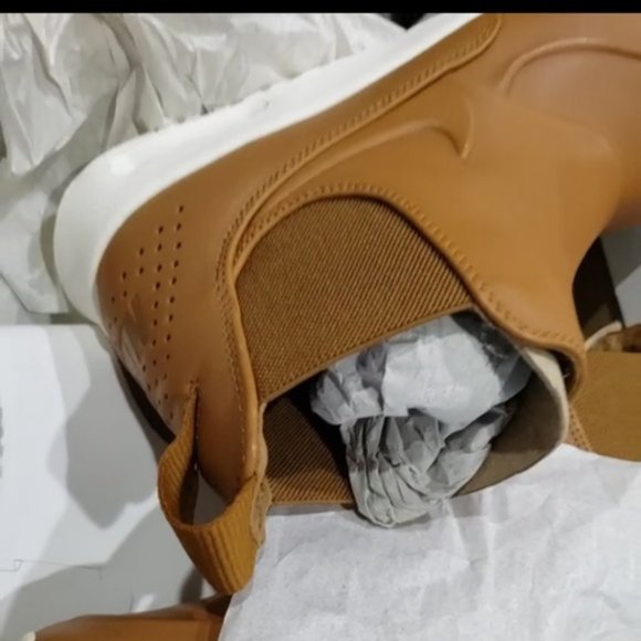 NIKE Air Max Thea Mid Shoe. One of the most liked shoes continue 2025. - Picture 8 of 13